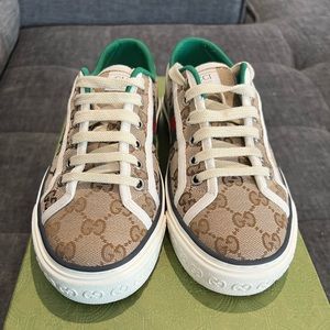 Women’s Gucci tennis 1977